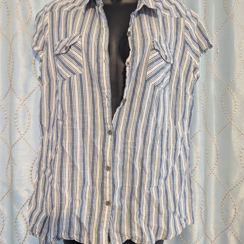 191. Ruff Hewn Blue And White Striped Cap Sleeve Bitton Up Shirt - Large